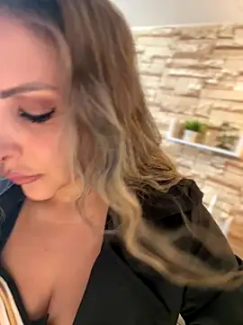 Snapshot of _Abril-Office1 chatting on October 31, 3:52 pm Abril-Office1 online show from October 31, 3:52 pm