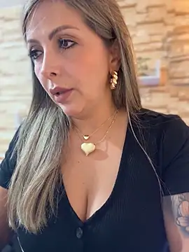 Snapshot of _Abril-Office1 chatting on November 4, 3:16 pm Abril-Office1 online show from November 4, 3:16 pm