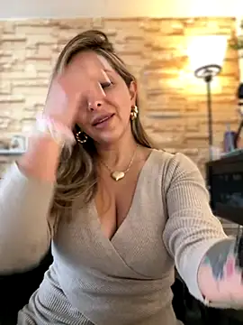 Snapshot of _Abril-Office1 chatting on October 14, 3:45 pm Abril-Office1 online show from October 14, 3:45 pm