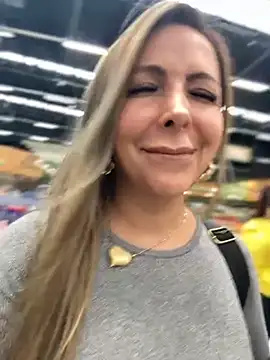 Snapshot of _Abril-Office1 chatting on November 18, 5:27 pm Abril-Office1 online show from November 18, 5:27 pm