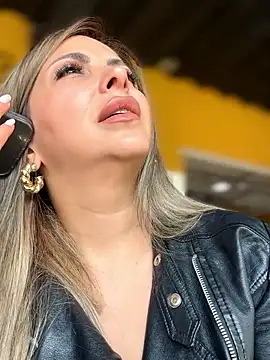  Abril-Office1 online show from February 12, 3:23 pm