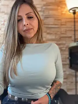 Snapshot of _Abril-Office1 chatting on January 12, 7:53 pm Abril-Office1 online show from January 12, 7:53 pm