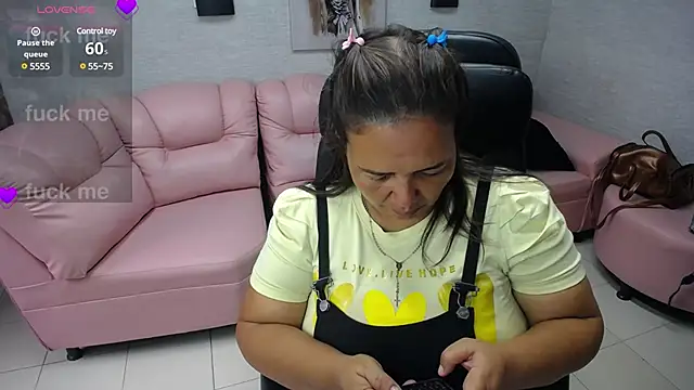 Snapshot of Penelope_Nipples_ chatting on February 8, 12:28 pm Penelope Nipples online show from February 8, 12:28 pm