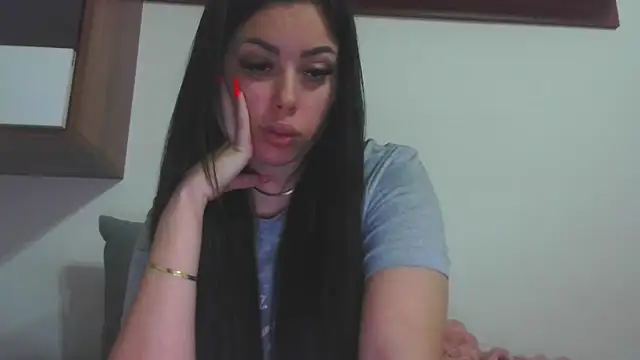 LovelyJulliette online show from April 3, 5:30 pm