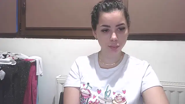 Snapshot of LovelyJulliette chatting on February 14, 3:45 pm LovelyJulliette online show from February 14, 3:45 pm