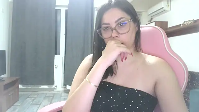 LovelyJulliette online show from June 1, 10:31 pm