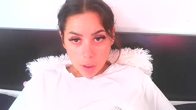 Snapshot of LovelyJulliette chatting on September 19, 1:04 pm LovelyJulliette online show from September 19, 1:04 pm