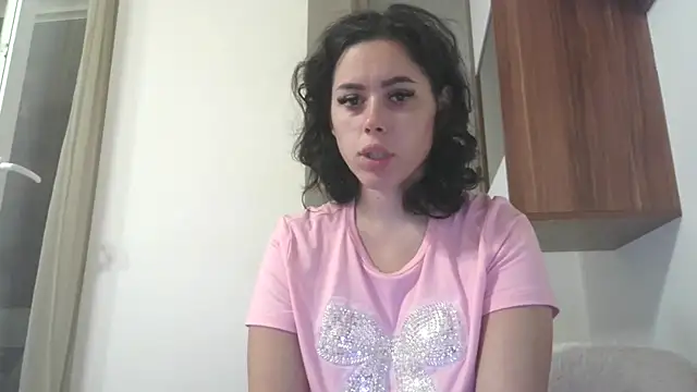 Snapshot of LovelyJulliette chatting on October 5, 4:31 pm LovelyJulliette online show from October 5, 4:31 pm