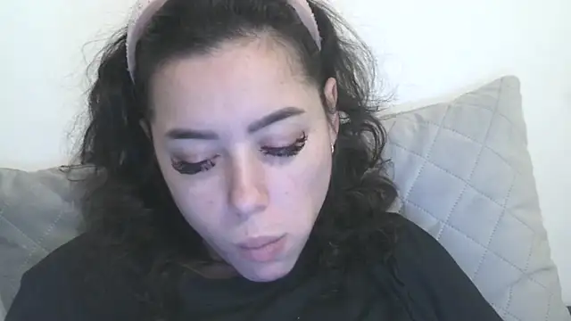 Snapshot of LovelyJulliette chatting on February 1, 5:44 pm LovelyJulliette online show from February 1, 5:44 pm