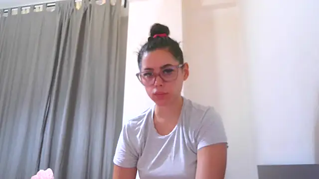 Snapshot of LovelyJulliette chatting on October 18, 5:04 pm LovelyJulliette online show from October 18, 5:04 pm