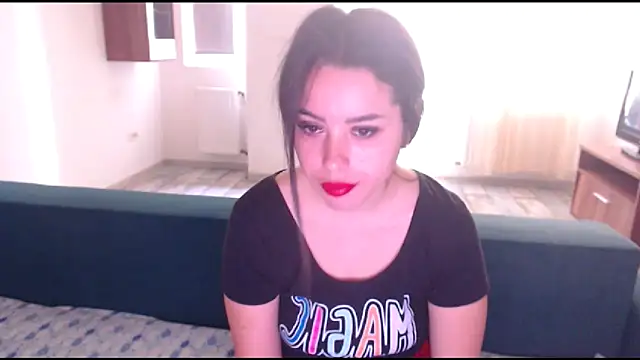 Snapshot of LovelyJulliette chatting on March 17, 8:07 am LovelyJulliette online show from March 17, 8:07 am