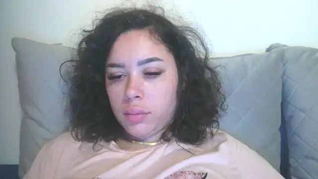 LovelyJulliette online show from December 3, 12:37 pm