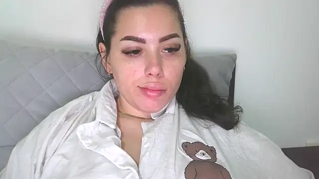 Snapshot of LovelyJulliette chatting on February 9, 6:50 pm LovelyJulliette online show from February 9, 6:50 pm