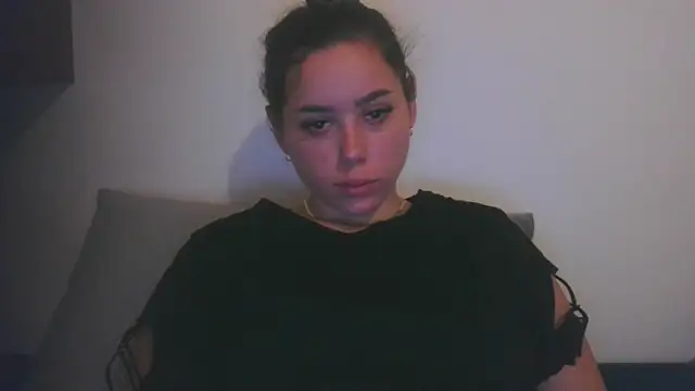 LovelyJulliette online show from December 1, 2:18 pm