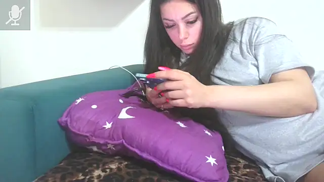 LovelyJulliette online show from April 21, 3:40 pm