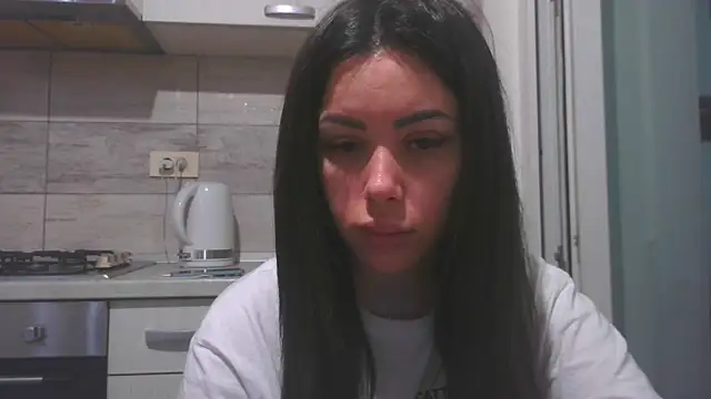 LovelyJulliette online show from May 9, 12:30 pm