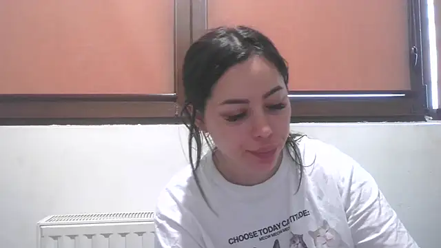 LovelyJulliette online show from May 4, 4:21 pm