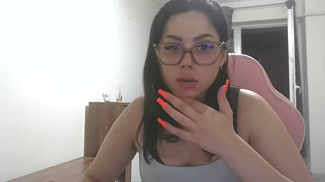 Snapshot of LovelyJulliette chatting on June 7, 11:32 pm LovelyJulliette online show from June 7, 11:32 pm
