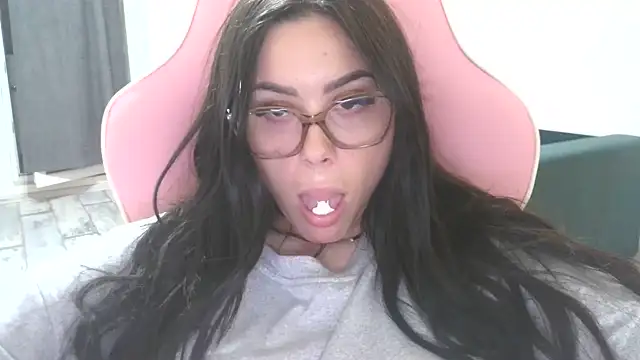 Snapshot of LovelyJulliette chatting on June 15, 11:04 pm LovelyJulliette online show from June 15, 11:04 pm
