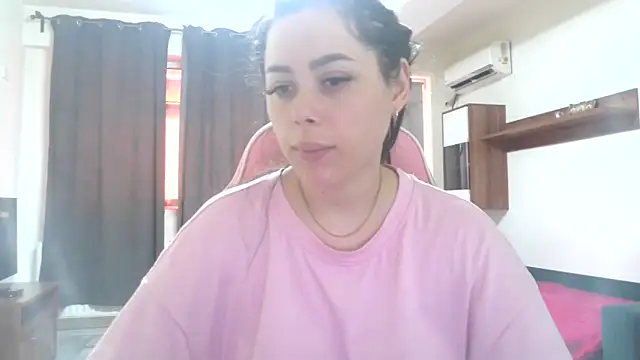 Snapshot of LovelyJulliette chatting on June 17, 12:48 pm LovelyJulliette online show from June 17, 12:48 pm