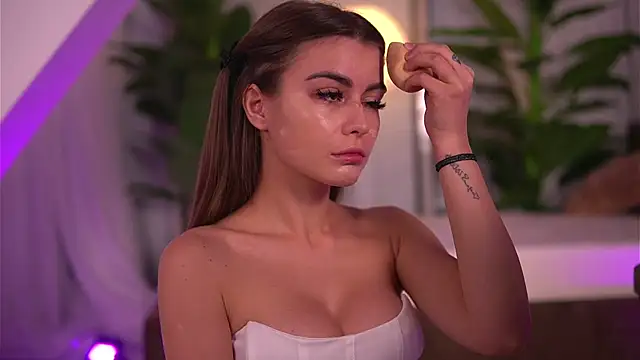 KaylaBray online show from October 29, 4:33 am