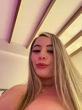 Snapshot of natashasweet chatting on February 25, 3:29 am natashasweet online show from February 25, 3:29 am