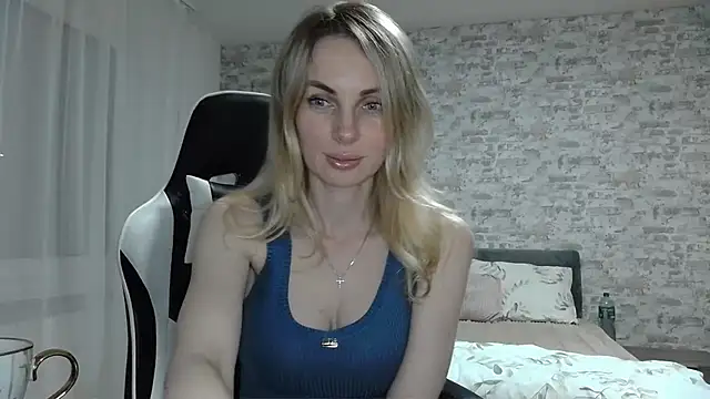 Snapshot of AlissonBia chatting on May 16, 8:41 pm AlissonBia online show from May 16, 8:41 pm