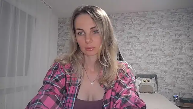 AlissonBia online show from October 9, 8:31 pm