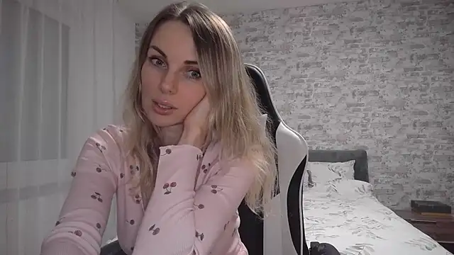 AlissonBia online show from November 2, 11:10 pm