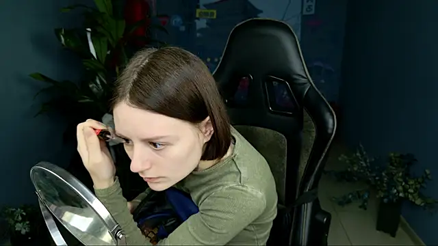 VeliraBraitberg online show from March 14, 5:05 am