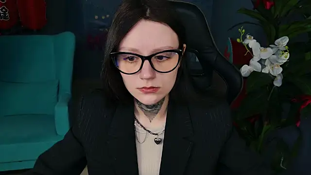 VeliraBraitberg online show from April 5, 9:16 am