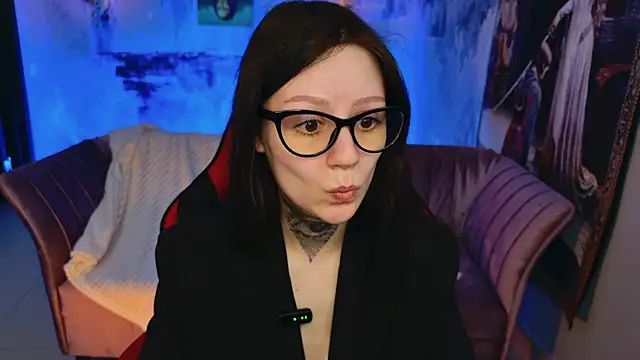 VeliraBraitberg online show from April 19, 12:06 pm