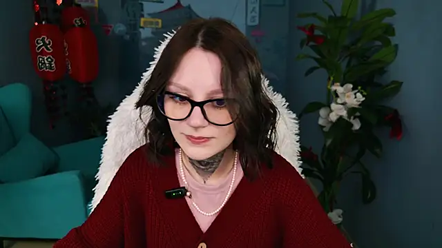 VeliraBraitberg online show from May 3, 9:36 am