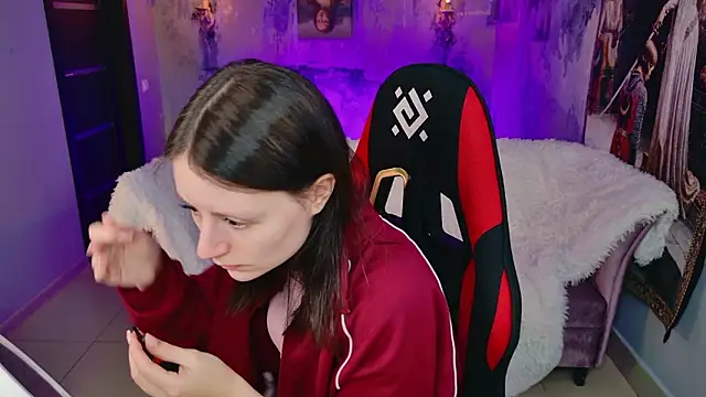 VeliraBraitberg online show from March 6, 1:50 pm