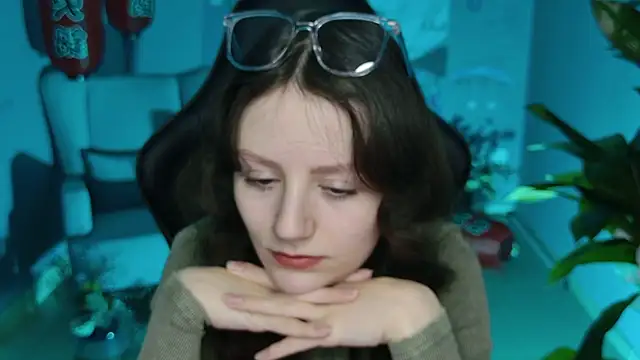 VeliraBraitberg online show from February 7, 8:11 am