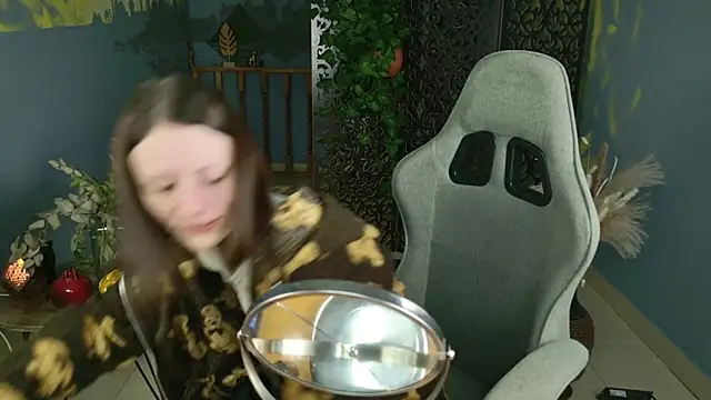 VeliraBraitberg online show from September 17, 4:09 pm