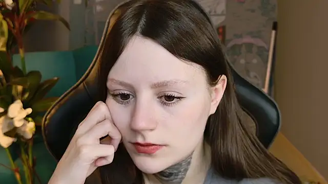 VeliraBraitberg online show from February 26, 8:06 am