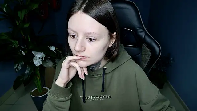 VeliraBraitberg online show from March 22, 5:06 am