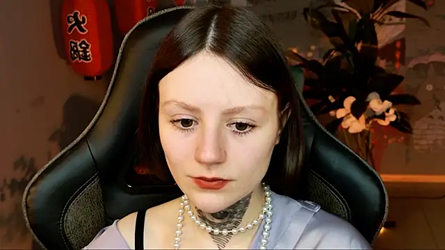 VeliraBraitberg online show from March 19, 8:12 am