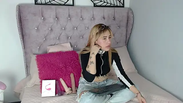 katty-candyy online show from June 2, 1:44 pm