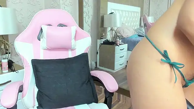 TaraaHot online show from December 17, 2:05 am