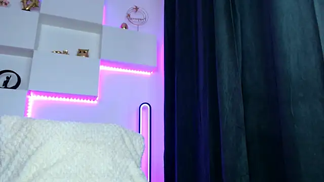 arianatattoos online show from March 31, 6:59 am