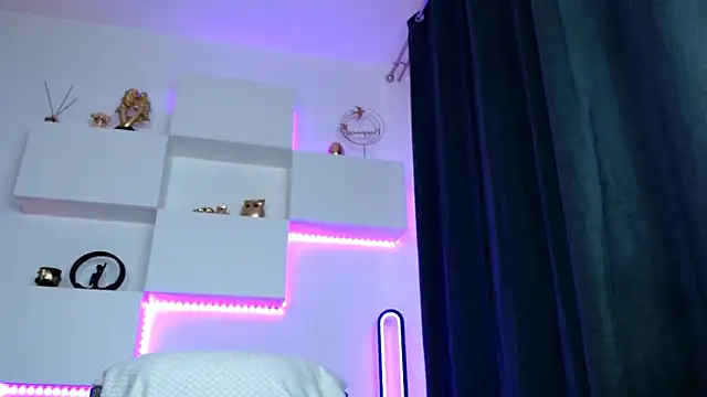 arianatattoos online show from April 9, 5:53 am