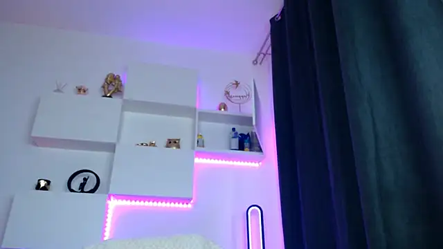 arianatattoos online show from March 26, 6:55 am