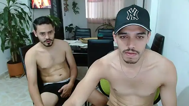 Snapshot of giannandblacke chatting on March 11, 10:53 pm giannandblacke online show from March 11, 10:53 pm