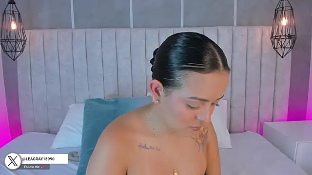 lea gray online show from November 18, 6:44 pm