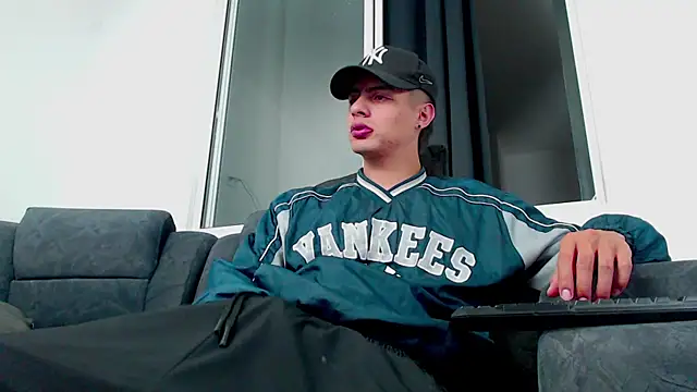 Snapshot of Stiven_CL chatting on October 1, 5:45 am Stiven CL online show from October 1, 5:45 am