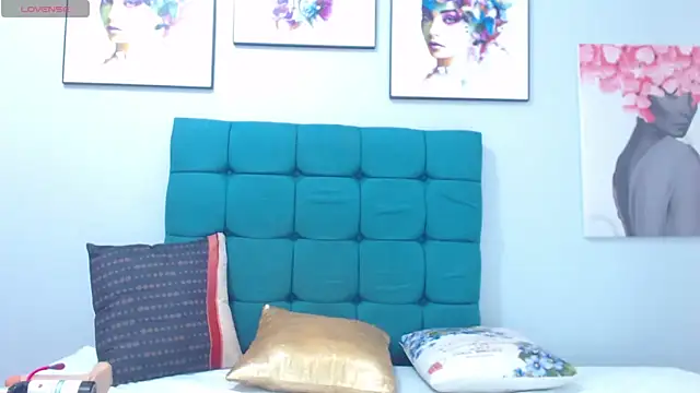 Snapshot of SofiaSexy_ chatting on February 11, 9:46 pm SofiaSexy online show from February 11, 9:46 pm