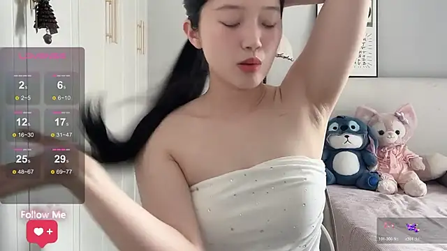 Snapshot of rose-u chatting on June 7, 1:11 am rose-u online show from June 7, 1:11 am