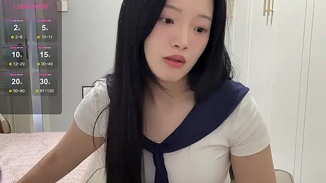 Snapshot of rose-u chatting on October 8, 2:24 am rose-u online show from October 8, 2:24 am